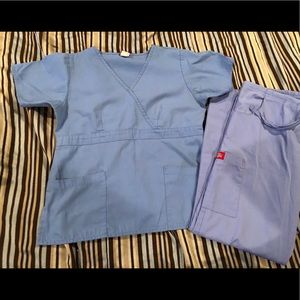 Scrub set